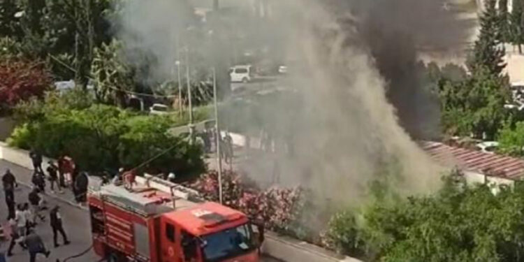 İskenderun'da poliklinik olarak kullanılan 3 konteyner yandı