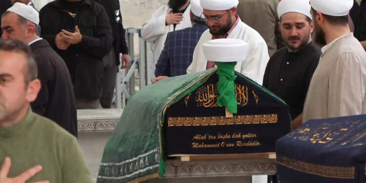 İsmailağa Cemaati lideri Hasan Kılıç için cenaze töreni