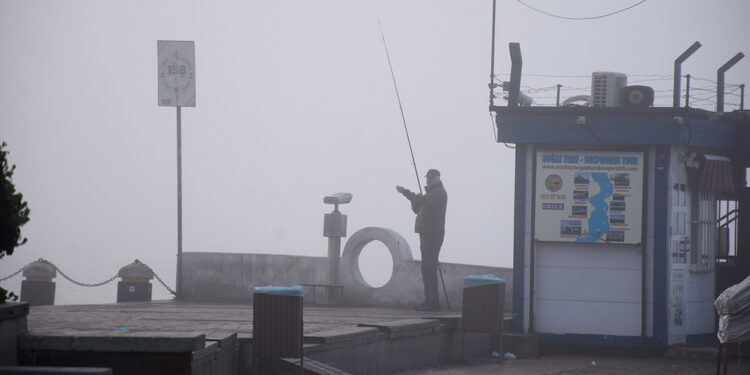 İstanbul Boğazı'nda gemi trafiği askıya alındı