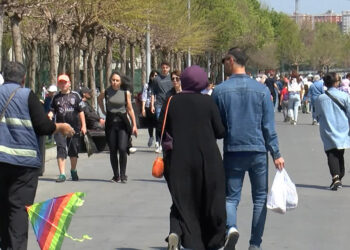 İstanbul'da bayram yoğunluğu; sahillere akın ettiler