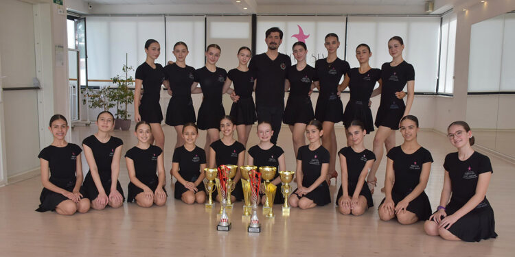 İzmirli dansçılar dünya şampiyonu oldu