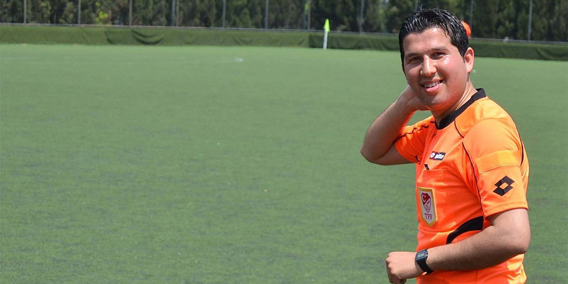 Turgutlu Belediyesi Personel A.Ş çalışanı ve profesyonel futbol hakemi Yusuf Bulut (37), spor yaparken geçirdiği kalp krizi sonucu hayatını kaybetti.