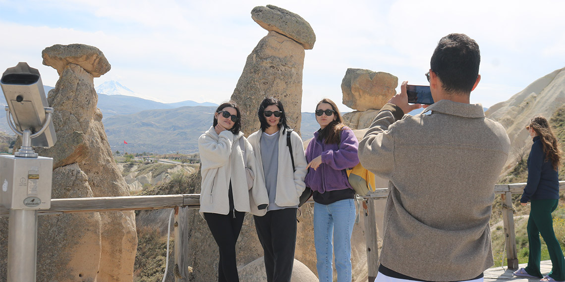 Kapadokya'da Ramazan Bayramı yoğunluğu kendini göstermeye başladı, bölgedeki oteller tamamen dolmak üzere.