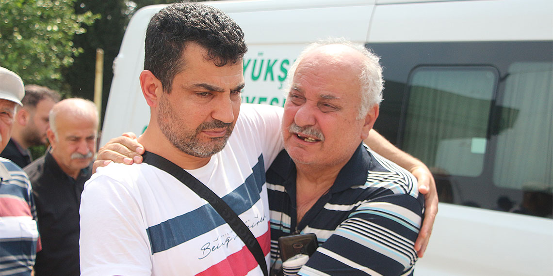 Kapısı açık otobüsten düşerek hayatını kaybeden kadın toprağa verildi; sürücü sürücü Vedat K., yeniden gözaltına alındı.