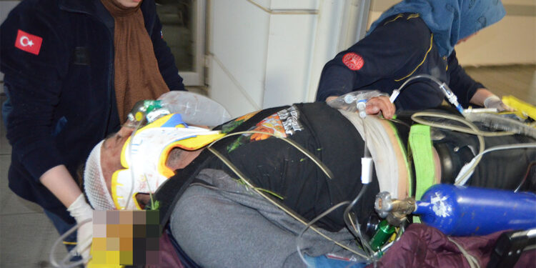 Kara yolunda canlı yayın yaparken kamyon çarpmıştı; hayatını kaybetti