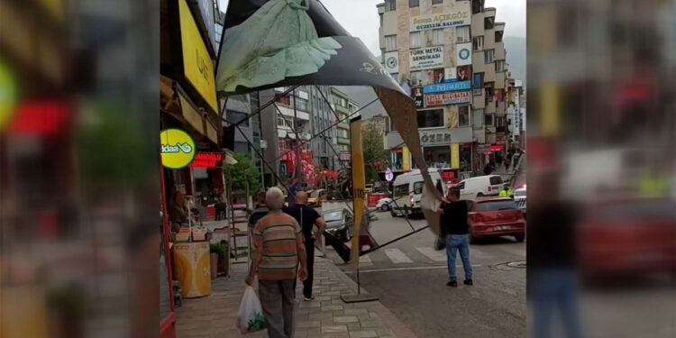 Karabük'te etkili olan fırtına zor anlar yaşattı