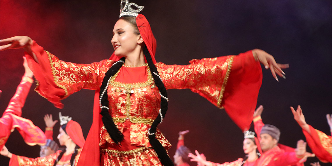 Devlet Filarmoni Orkestrası Şarkı ve Dans Topluluğu Kayseri'de sahne aldı