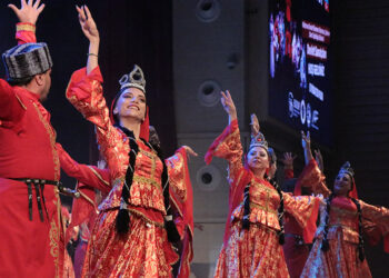 Devlet Filarmoni Orkestrası Şarkı ve Dans Topluluğu Kayseri'de sahne aldı