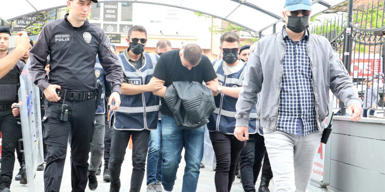 Bayrak Tevhid bayrağıymış, bayrağın ne olduğunu bilmiyordum