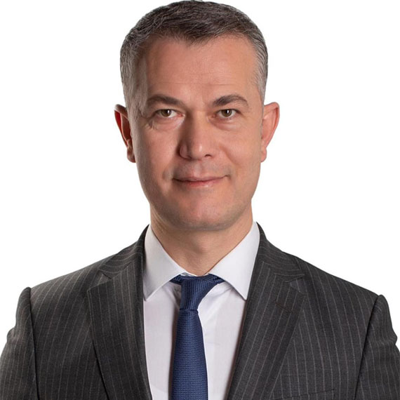 Kocaeli Büyükşehir ile İzmit Belediyesi ekiplerinin 'yol yapım' kavgası sonrası İzmit Belediyesi AK Parti Meclis Üyesi İbrahim Efe'den açıklama geldi; Efe "Öfkeme yenik düştüm, özür dilerim" dedi.