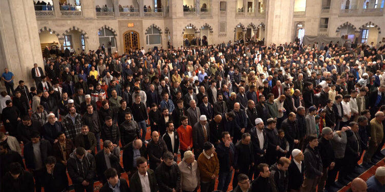 Kocatepe Camii'nde bayram namazı yoğunluğu