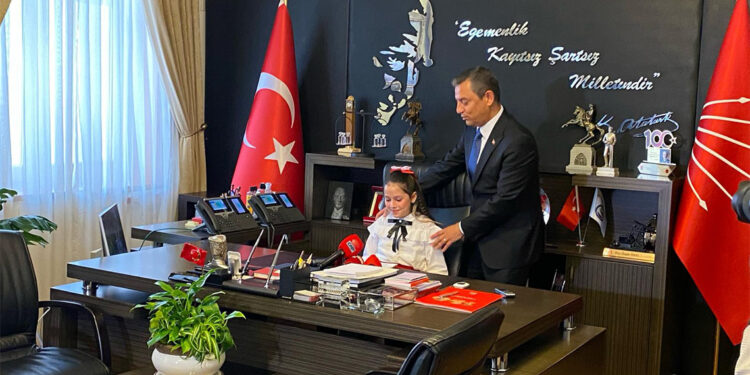 Bu koltukta böyle iyice yerleşmezseniz kaldırabilirler