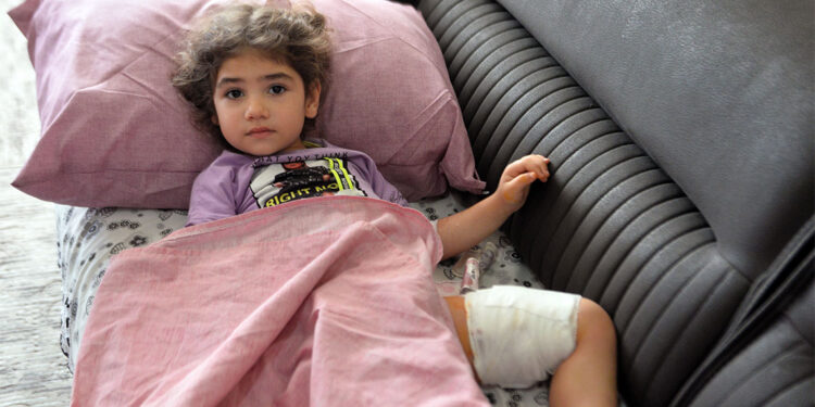 Köpek saldırısında yaralanan Asel taburcu oldu