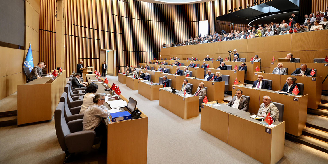 Küçükçekmece Belediye Meclisi'nin 2024 yılı Nisan ayı 2’nci birleşim toplantısı Küçükçekmece Belediye Başkanı Kemal Çebi’nin katılımıyla gerçekleştirildi.