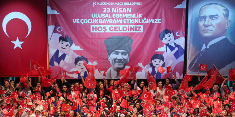 Küçükçekmece'de 23 Nisan büyük bir coşkuyla kutladı