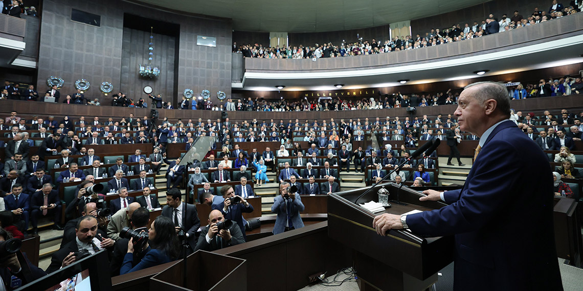 Cumhurbaşkanı Recep Tayyip Erdoğan, "Kabinemiz görevinin başındadır. Biz Türkiye’ye ve milletimize daha hizmet edebilmek adına ne yapılması gerekiyorsa onu yapmanın derdindeyiz" dedi.