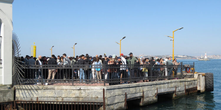 Kadıköy iskelesinde Bayram yoğunluğu