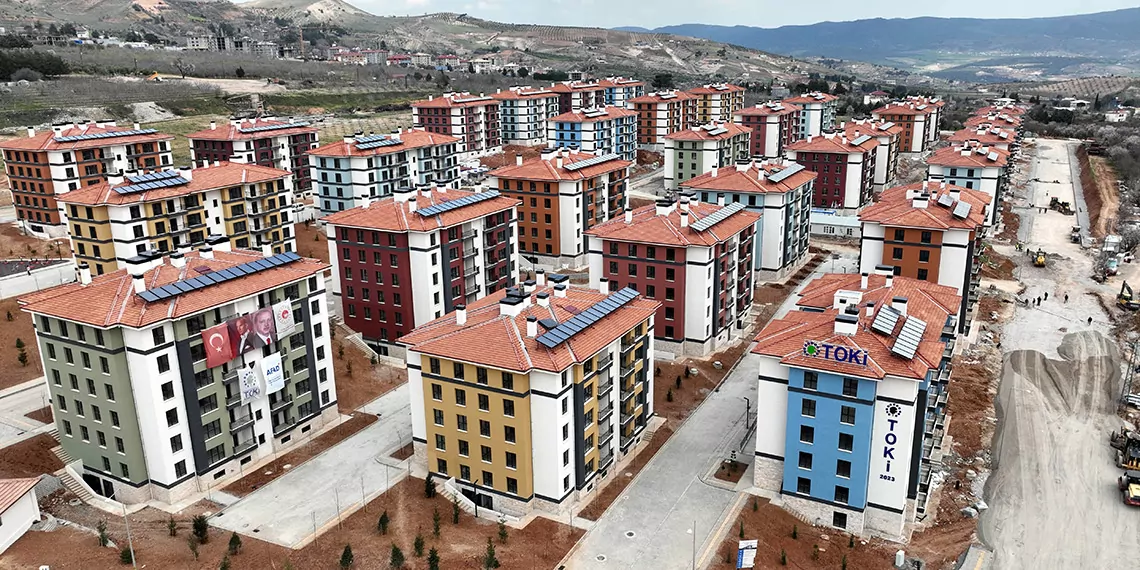 Kahramanmaraş'ta 15 bin 980, malatya'da 7 bin 881 konut teslim edildi