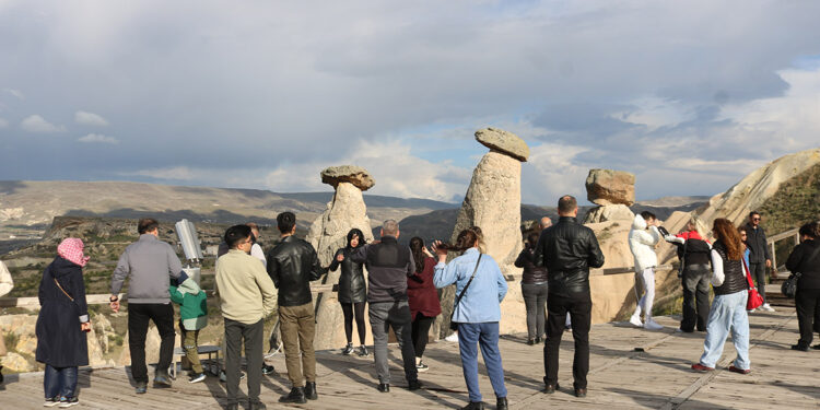 Kapadokya'da bayram tatili yoğunluğu