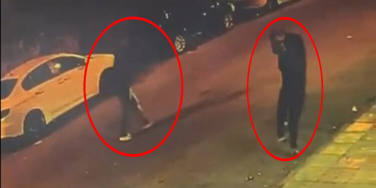 Kar maskeli 2 kişi, kahvehaneye girip tüfeklerle ateş açtı