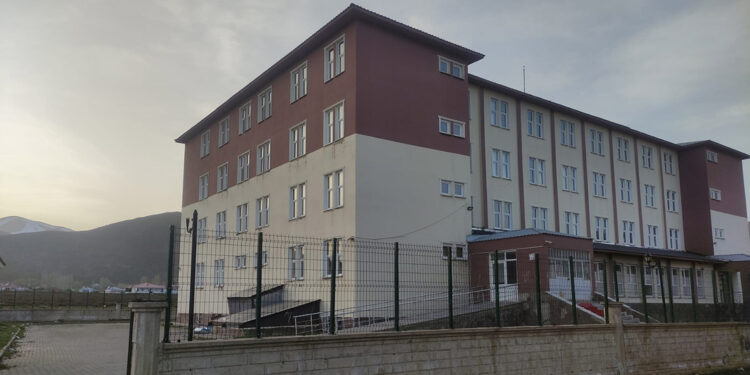 Karlıova’daki Hacılar İlkokulu için yıkım kararı