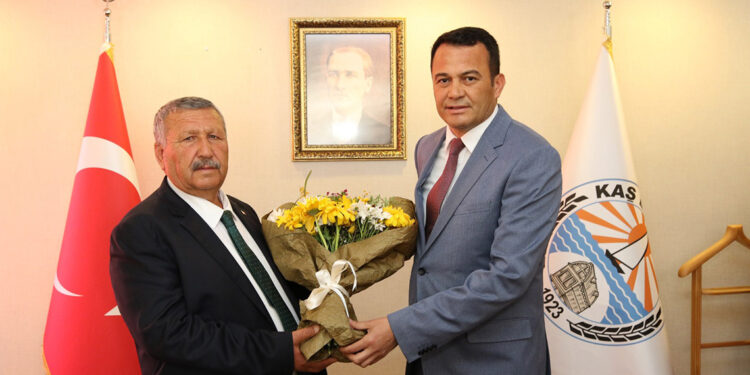 Kaş Başkanı Erol Demirhan kaza geçirdi