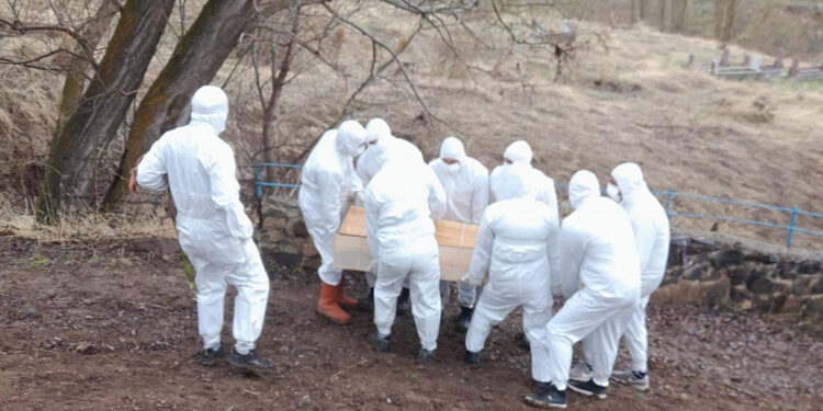 Kene ısırması sonrası ölen 2 çocuk babası defnedildi