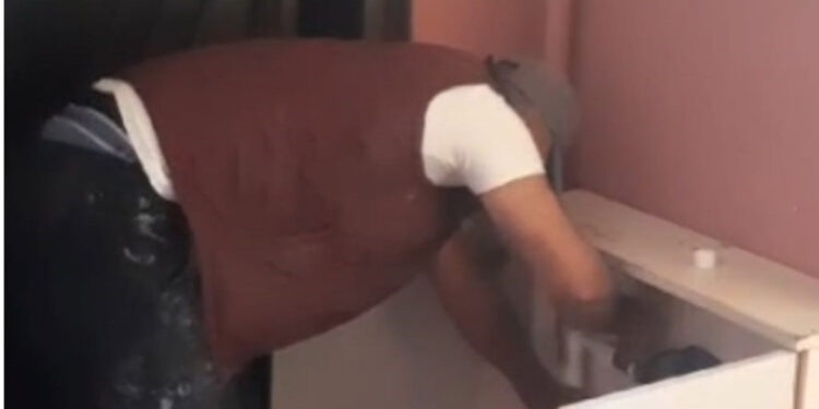 Kiracısını evden çıkarmak için su sayacının borusunu kesti