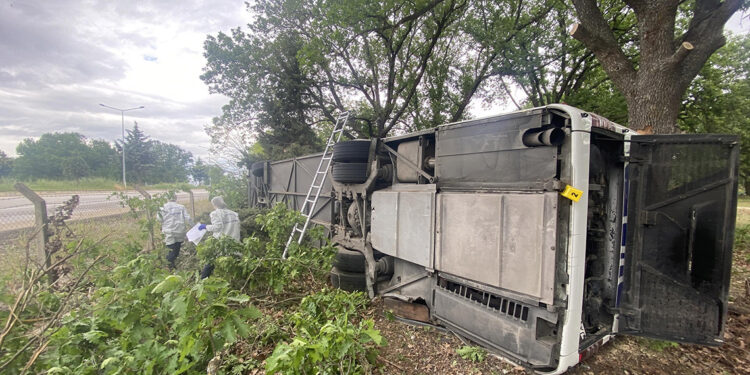 Kırklareli'de yolcu otobüsü devrildi: 11 yaralı