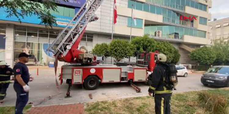 Kızılay'ın Batı Akdeniz Kan Merkezi binasında yangın