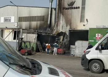 Kocaeli'de fabrikada yangın; 1 saatte kontrol altına alındı