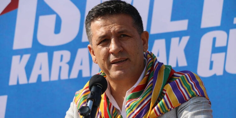 Kozan'da MHP'den seçilen başkana 'geç istifa' itirazı