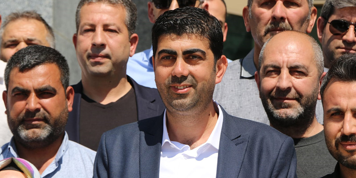 Kozan'da MHP'den seçilen başkana 'geç istifa' itirazı