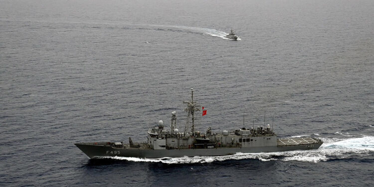 Kurtaran-2024 Tatbikatı'nda denizaltıyı kurtarma harekatı