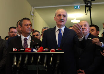 Kurtulmuş'tan Özgür Özel ile yeni Anayasa görüşmesi