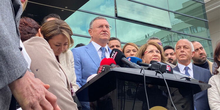 Lütfü Savaş YSK önünde açıklama yaptı