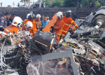 Malezya’da iki helikopter çarpıştı 10 kişi yaşamını yitirdi