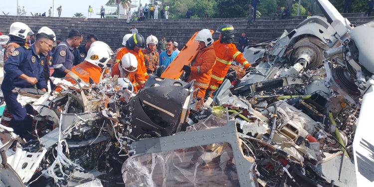Malezya’da iki helikopter çarpıştı 10 kişi yaşamını yitirdi