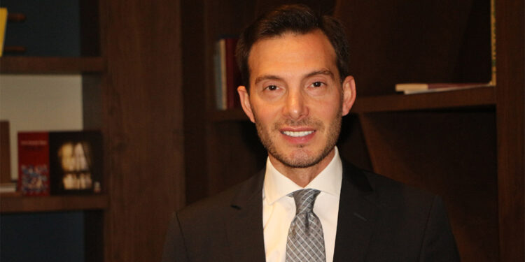 Babam, 'Oğlum her zaman makamına şeref veren ol' derdi