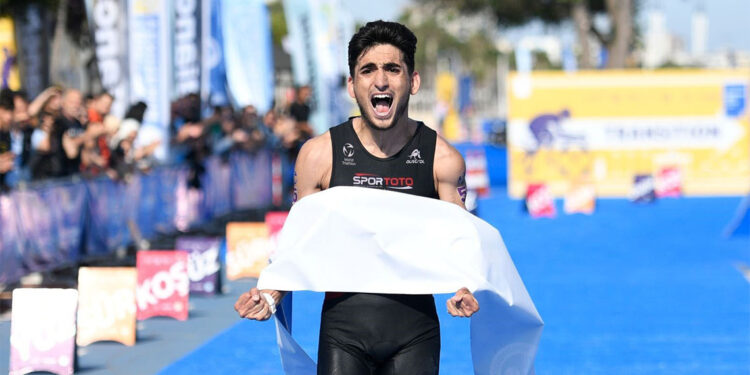 Milli paratriatloncu Uğurcan Özer dünya şampiyonu oldu