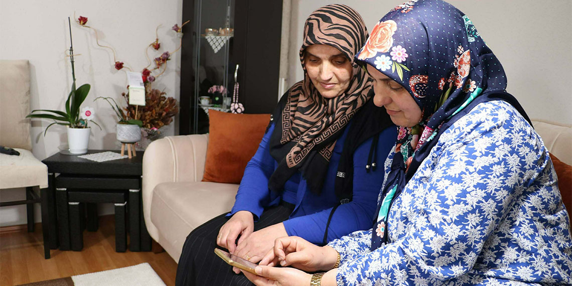 Kalkınmada Kadının Sağlık Hakkı Derneği (KADINSA) Kurucusu, Yönetim Kurulu Başkanı ve Uzman Hemşire Emine Gök'ün hayata geçirdiği OncoHealth assistant uygulaması jinekolojik kansere karşı farkındalık kazandırıyor.