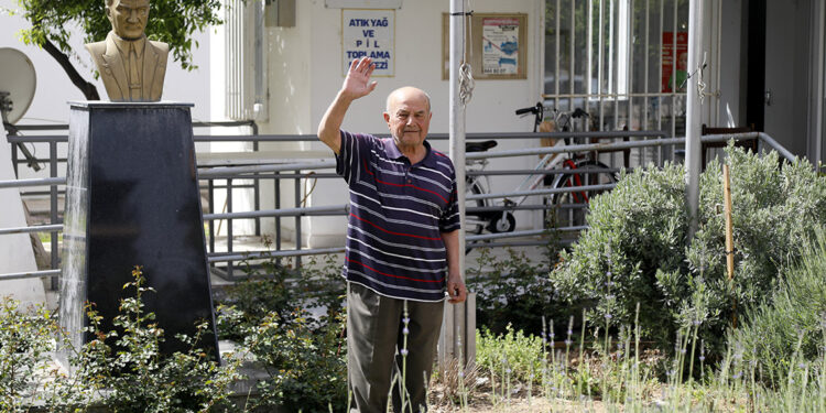 Mahallenin 46 yıllık muhtarı, son seçimi kaybetti