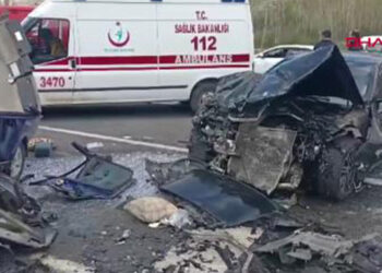 Malatya'da 2 otomobil kafa kafaya çarpıştı: 3 ölü, 5 yaralı