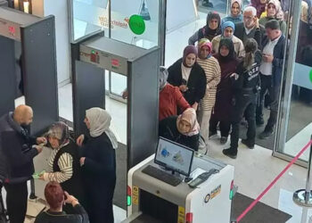 Malatya'da 200 TL'lik hediye çeki kuyruğu