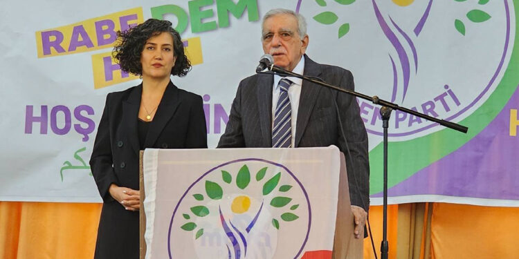 Mardin'de DEM Parti'li Ahmet Türk, başkan seçildi