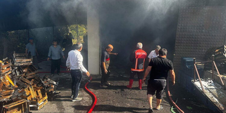Mersin'de depoda yangın