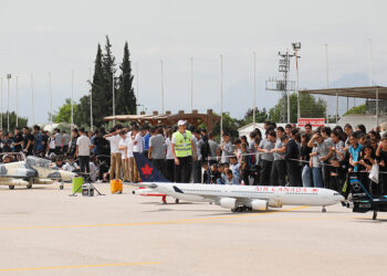 Model uçaklar, çocuklar için havalandı