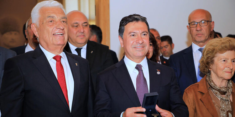 Muğla Belediye Başkanı Ahmet Aras, görevi devraldı