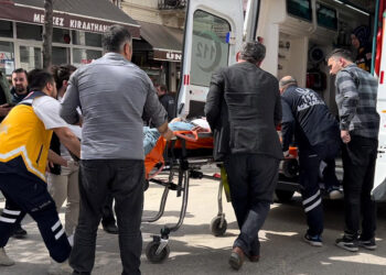 Muhtar ile seçimdeki rakibi arasında kavga; 1'i ağır, 2 yaralı