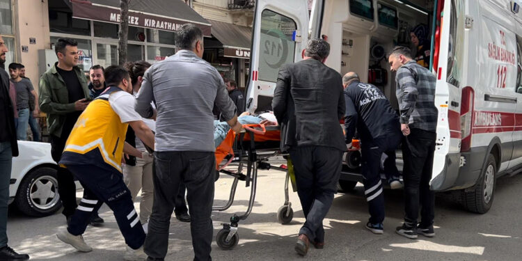 Muhtar ile seçimdeki rakibi arasında kavga; 1'i ağır, 2 yaralı